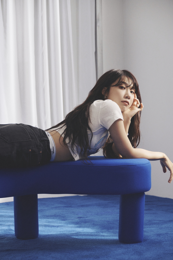 A promotional image for Jeong Eunji's cover album ″log″ [IST ENTERTAINMENT]