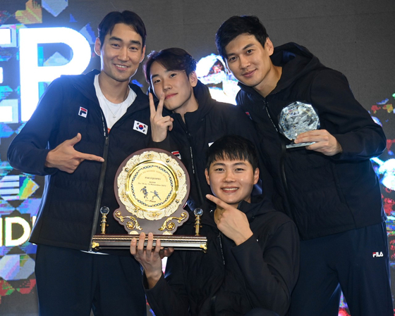 Clockwise from top left: Fencers Kim Jung-hwan, Do Gyeong-dong, Gu Bon-gil and Oh Sang-uk pose for a picture after winning the gold medal in men's sabre at the first Fencing World Cup of the 2022-23 season in Algeria on Sunday. The women's sabre team won the bronze medal at the same event. The men's epee team won the silver medal at the Berne World Cup in Switzerland on Sunday, with Song Sera taking Korea's sole individual medal at the Tallin World Cup in Estonia on Saturday. [KOREAN FENCING FEDERATION]
