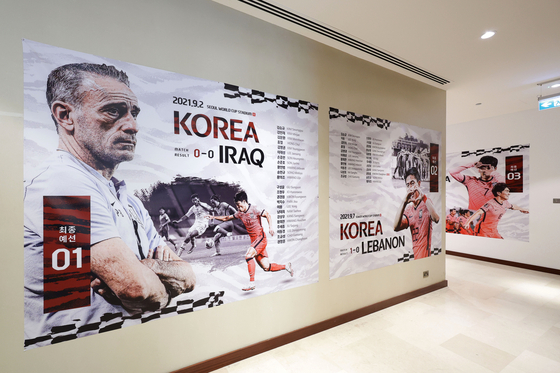 The corridors in the Korean national team's section of Le Meridien City Center in Doha, Qatar have been decorated with posters showing Korea's fixtures at the Qatar World Cup.  [JOONGANG ILBO]