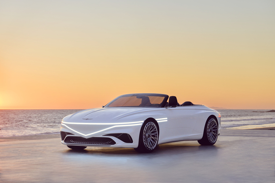 Genesis unveiled the Genesis X Convertible, a high-performance electric vehicle (EV) concept car, on Wednesday. The X Convertible is the luxury brand's third X concept model after the X and the X Speedium Coupe revealed in March 2021 and April. [HYUNDAI MOTOR]