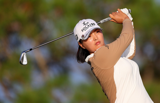 Ko Jin-young plays her shot from the ninth tee during the first round of the Pelican Women's Championship at Pelican Golf Club on Nov. 11 in Belleair, Florida.  [AFP/YONHAP]