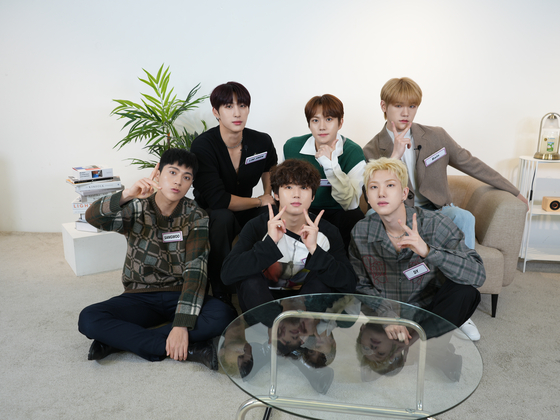 Boy band Just B sat down for an interview on Nov. 10 to answer fans’ questions, sent to the Korea JoongAng Daily’s official social media outlets. [KOREA JOONGANG DAILY]