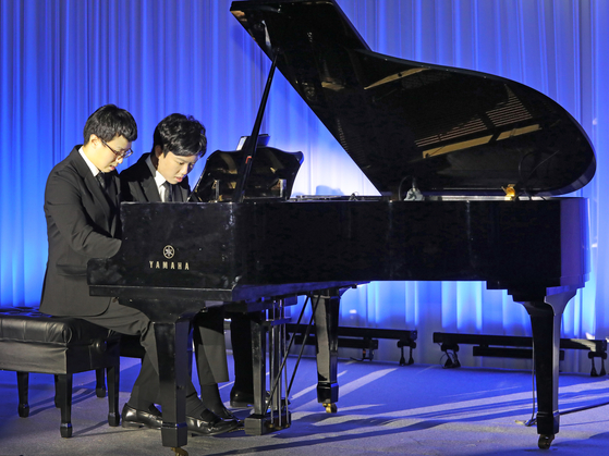 Console Piano Ensemble performing Beethoven’s Symphony No. 5 in C minor “Fate” at the Great Music Festival Charity Night Gala 2022 in Busan on Friday. [PARK SANG-MOON]