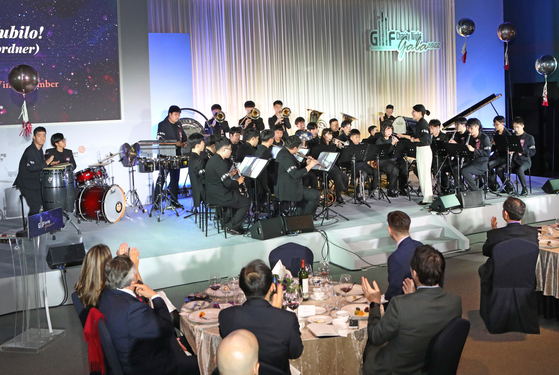 Eins Baum Wind Chamber performs at the Great Music Festival Charity Night Gala 2022 in Busan on Friday. [PARK SANG-MOON]