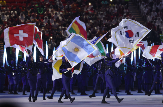 The Korean flag is carried into the stadium during the 2022 Qatar World Cup opening ceremony at Al-Bayt Stadium on Sunday.  [YONHAP]