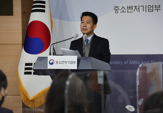 Deputy Minister Lim Jung-wook of SMEs and Startups speaks during a press briefing held at the Government Complex Seoul in Jongno District, central Seoul, on Monday. [YONHAP] 