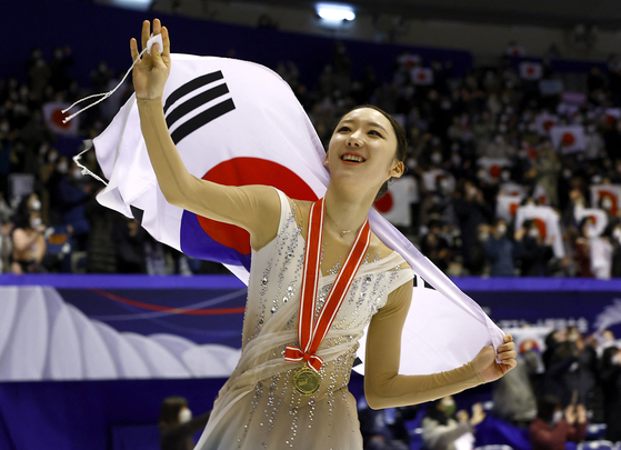Kim Ye-lim celebrates on the podium after winning the gold medal in the women's singles at the ISU Grand Prix of Figure Skating NHK Trophy at the Makomanai Sekisui Heim Ice Arena in Sapporo, Japan on Saturday. [REUTERS/YONHAP]