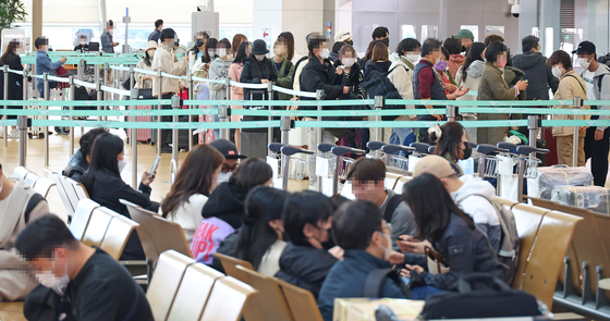 Passengers wait to depart from Incheon International Airport Terminal One on Nov. 7, 2022. [YONHAP]