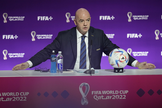 FIFA President Gianni Infantino speaks at a press conference in Doha, Qatar on Saturday.  [AP/YONHAP]