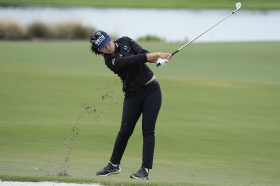Lee Jeong-eun hits her second shot from the fourth fairway during the final round of the LPGA CME Group Tour Championship on Sunday at Tiburon Golf Club in Naples, Florida. [AP/YONHAP]