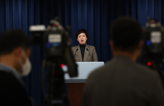Kim Eun-hye, senior presidential secretary for press affairs, briefs reporters at the presidential office in Seoul on Tuesday. [YONHAP]