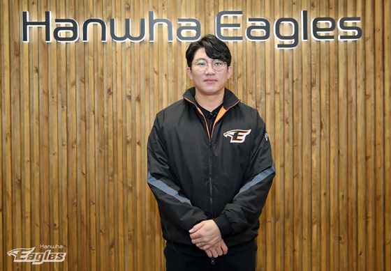 Jang Si-hwan poses in a Hanwha Eagles jacket in a photo released by the club on Tuesday. [HANWHA EAGLES] 