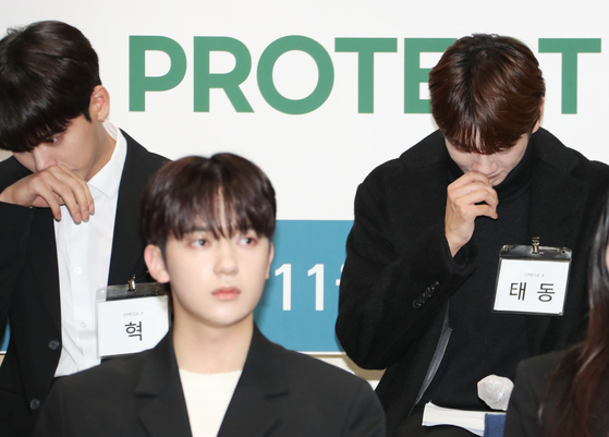 Omega X members Hyuk and Taedong speak through tears during the boy band's press conference on Nov. 16 at the Seoul Bar Association in southern Seoul. Omega X announced its contract termination and legal actions against its agency Spire Entertainment for alleged abuse. [NEWS1]