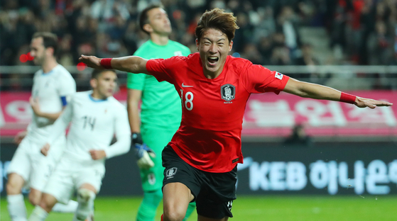 Hwang Ui-jo celebrates after opening the scoring for Korea's friendly against Uruguay on Oct. 12, 2018 at Seoul World Cup stadium in Mapo district, western Seoul. Korea eventually beat Uruguay 2-1. [NEWS1]