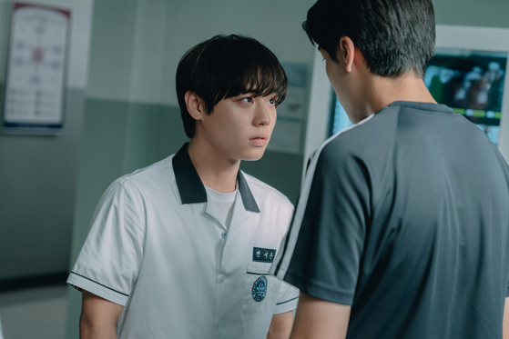 Park portrayed Yeon Si-eun, an outcast from his class in high school who bonds with two of his classmates after becoming involved in violence, drugs and gambling. [WAVVE]
