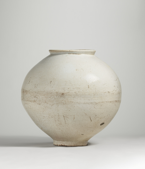 A moon jar from the 18th century in the Joseon Dynasty (1392-1910) that will be put up for sale at the auction house Christie's New York sale next March.  [CHRISTIE'S IMAGES LTD. 2022]