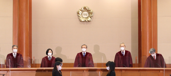 Constitutional Court Chief Justice Yoo Nam-seok and other judges preside over a court session at the Constitutional Court buildling in Jongno District, central Seoul, on Thursday. [NEWS1] 