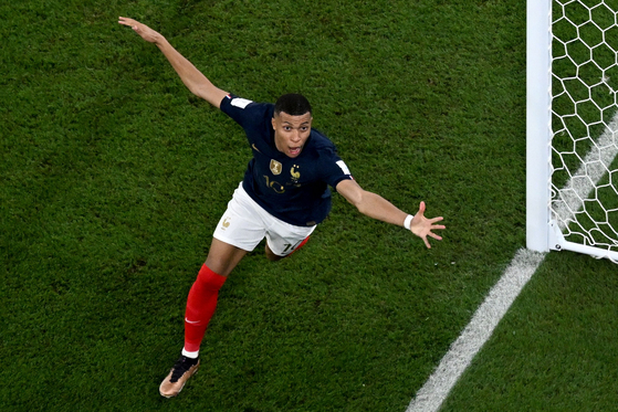 France's Kylian Mbappe celebrates scoring the winning goal against Denmark during a World Cup group D soccer match at the Stadium 974 in Doha, Qatar, on Saturday. [AFP/YONHAP]