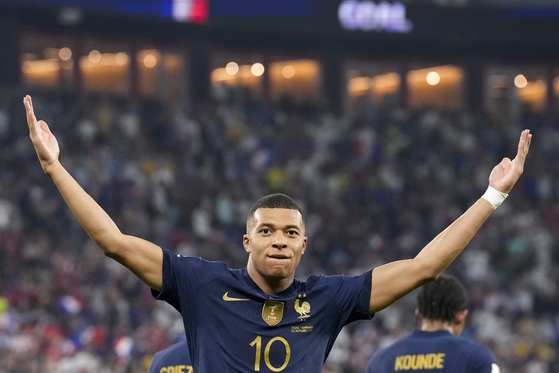 France's Kylian Mbappe celebrates scoring his side's opening goal against Denmark during a World Cup group D soccer match at the Stadium 974 in Doha, Qatar on Saturday. [AP/YONHAP]