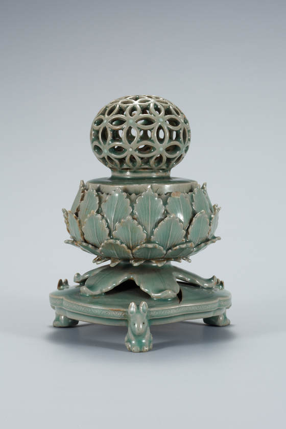 Celadon Incense Burner with Openwork Auspicious-character Design Lid, a National Treasure 