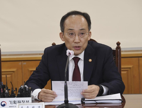 Finance Minister Choo Kyung-ho speaks during a meeting in Seoul on Nov. 28. [YONHAP]