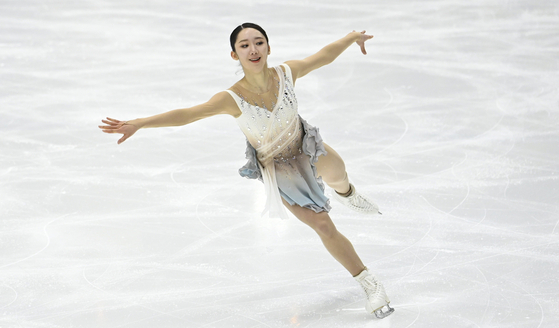 Kim Ye-lim lands a jump during the women's singles free skating program at the Finlandia Trophy Espoo international figure skating competition in Espoo, Finland on Oct. 9. [AP/YONHAP]