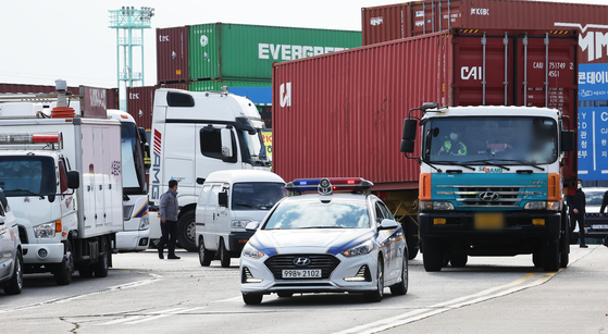 A cargo truck being escorted out of a port in Euiwang, Gyeonggi. [YONHAP]
