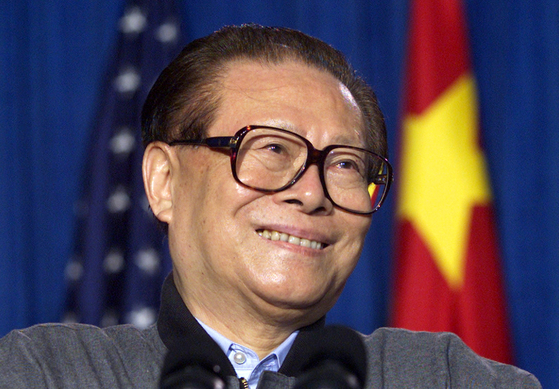 China's former President Jiang Zemin smiles as he listens to the translation during a joint press conference with United States President George W. Bush after the two met privately at Bush's Crawford, Texas ranch, in the U.S. on Oct. 25, 2002. [REUTERS/YONHAP]