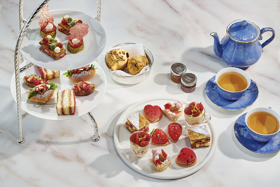 The Lounge at JW Marriott Hotel Seoul celebrates the arrival of seasonal winter strawberries with the Sweet Memories Afternoon Tea Set. [JW MARRIOTT HOTEL SEOUL]