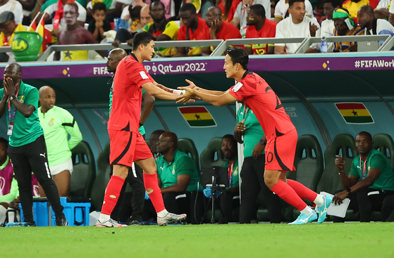 Kim Min-jae, left, is substituted by Kwon Kyung-won two minutes into the injury time of the second half during a World Cup Group H match between Korea and Ghana at Education City Stadium in Al Rayyan, Qatar, on Monday. [YONHAP]