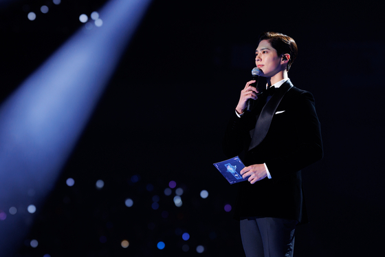 Actor Park Bo-gum hosts the second day of the 2022 MAMA Awards on Nov. 30. [MNET]