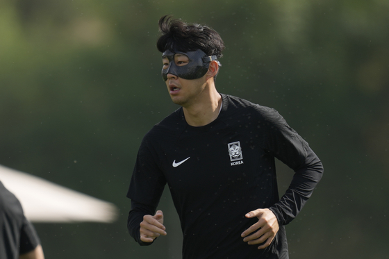 Korea's Son Heung-min warms up during Korea's official training on the eve of the group H World Cup football match between Korea and Portugal, at the Al Egla Training Site 5 in Doha, Qatar on Thursday. [AP/YONHAP]