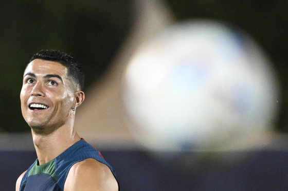 Cristiano Ronaldo during a training session on Thursday at Al Shahaniya SC Training Facilities in Al-Shahaniya, Qatar ahead of Portugal's final group stage match against Korea scheduled Friday. [AFP/YONHAP]