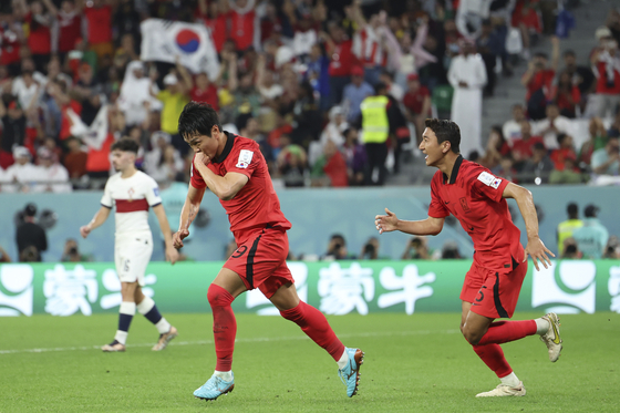 Kim Young-gwon, left, celebrates with Jung Woo-young scoring Korea's first goal during the Group H match between Korea and Portugal at the 2022 FIFA World Cup at Education City Stadium in Al Rayyan, Qatar on Friday. [XINHUA/YONHAP]