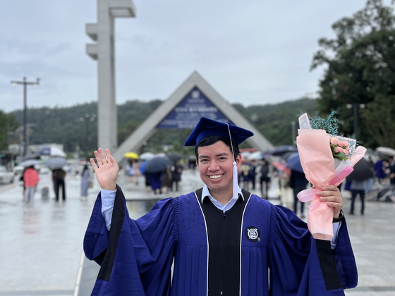 Daniel Alejandro Manrique Enciso graduates from Seoul National University. [DANIEL ALEJANDRO MANRIQUE ENCISO]