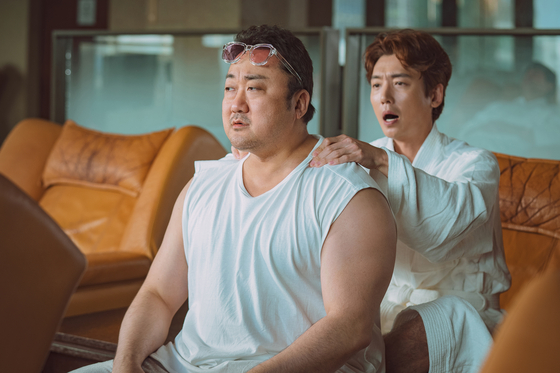 Ma Dong-seok, front, and Jung Kyung-ho during a scene from the new comedy film "Men of Plastic" [SHOW BOX]