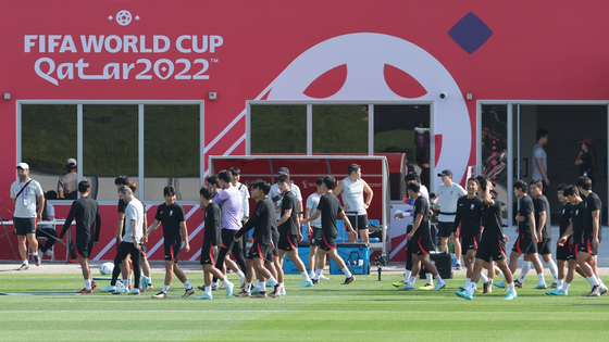 The Korean national team trains at the Al Egla training center in Doha, Qatar, on Sunday. [NEWS1]