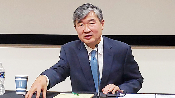 Korean Ambassador to the United States Cho Tae-yong speaks with the press at the Korean Cultural Center in Washington D.C. on Monday. [PARK HYUN-YOUNG]