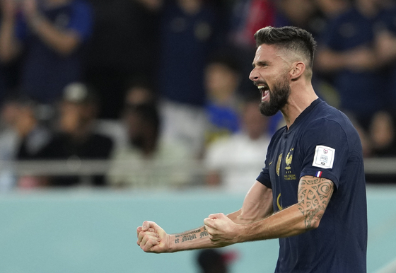 Olivier Giroud of France celebrates his goal during the Round of 16 match between France and Poland of the 2022 FIFA World Cup at Al Thumama Stadium in Doha, Qatar on Sunday. [XINHUA/YONHAP]