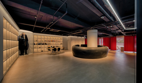 The first floor of House Wooyoungmi is an archival library. [SOLID CORPORATION]