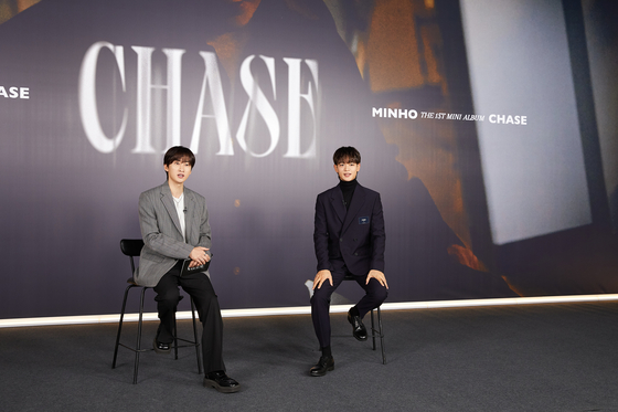 Minho of SHINee, right, sat down to discuss his solo debut EP "Chase" during an online press conference on Tuesday. Eunhyuk of Super Junior served as the emcee. [SM ENTERTAINMENT]