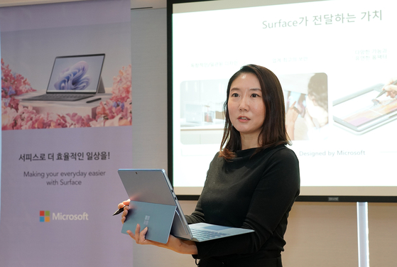 Sarah Shim, Microsoft Korea’s manager, demonstrates Surface Pro 9 on Dec. 7 at the company's headquarters in central Seoul. [MICROSOFT]