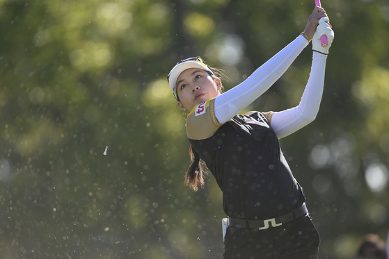Atthaya Thitikul of Thailand, hits her tee shot on the second hole during the final round of the LPGA Walmart NW Arkansas Championship golf tournament on Sept. 25 in Rogers, Arkansas. [AP/YONHAP]