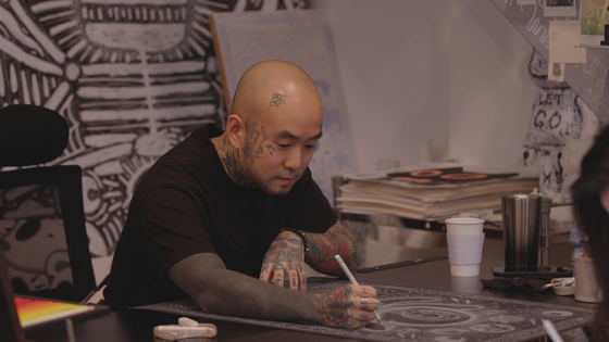 Tattooist Hugo designs each tattto based on his client’s orders. [WAVVE]
