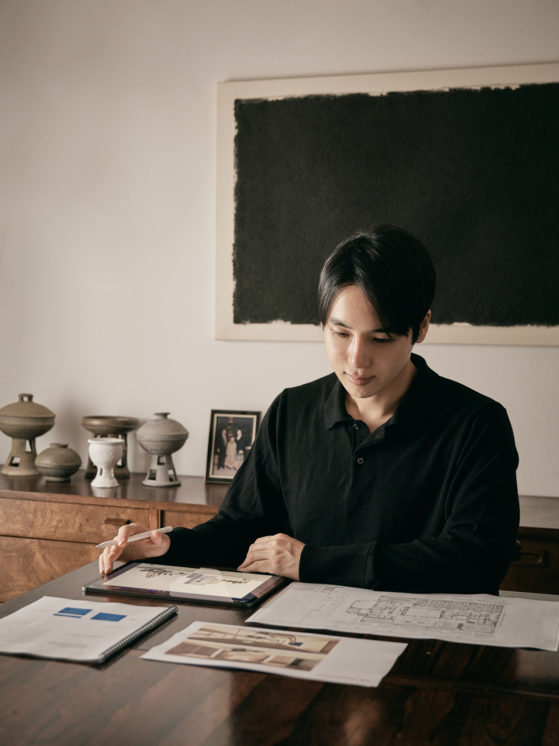 Designer Teo Yang, who is the director for this year's Craft Trend Fair 2022 [KOREA CRAFT & DESIGN FOUNDATION]