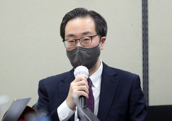 Lee Jun-il, director general of the North Korean Nuclear Affairs Bureau of Foreign Ministry, speaks with the press at the ministry headquarters in Seoul on Thursday. [NEWS1] 
