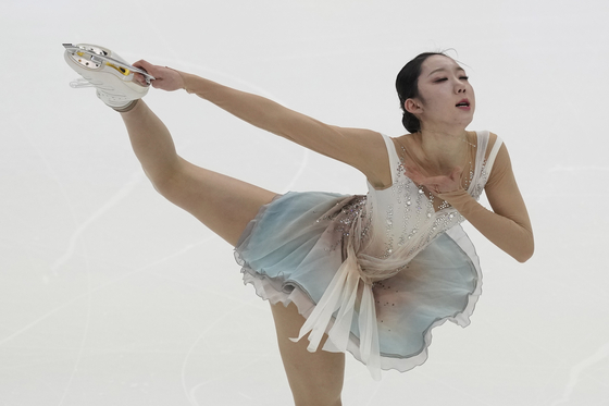 Kim Ye-lim performs a spiral during the women's free skating at the figure skating Grand Prix finals at the Palavela ice arena, in Turin, Italy on Saturday. [AP/YONHAP]