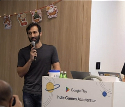 Sami Kizilbash, Google's global head of accelerators, speaks during a graduation day ceremony of the ″Indie Games Accelerator 2022″ program for independent game developers held in Singapore, Tuesday. [SCREEN CAPTURE]