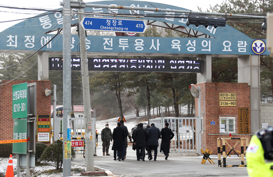 A team of bodyguards for BTS member Jin arrive at the boot camp in Yeoncheon County, Gyeonggi, on Tuesday to check on the route Jin will take as he enters the camp. [NEWS1]