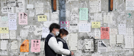 Posters advertising one-room apartments posted on a wall in Dongjak, Seoul. People living were more than 30 percent of all households last year. [YONHAP]
